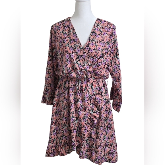 Nasty Gal Pink and Black Robe Dress with Tie Waist - Picture 5 of 10